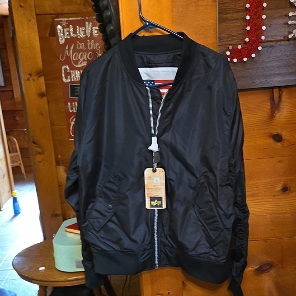 Alpha Industries Classic Black Bomber Jacket - Picture 3 of 3